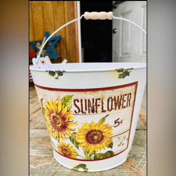 *Cream Distressed Sunflower Bucket - Picture 10 of 10
